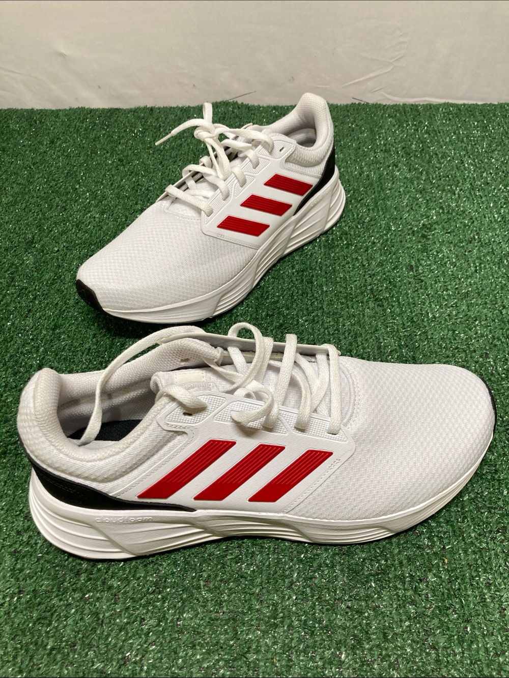 Men’s Adidas White Athletic Sneakers with Red Stripes sz 12 (OKPM-09-25)